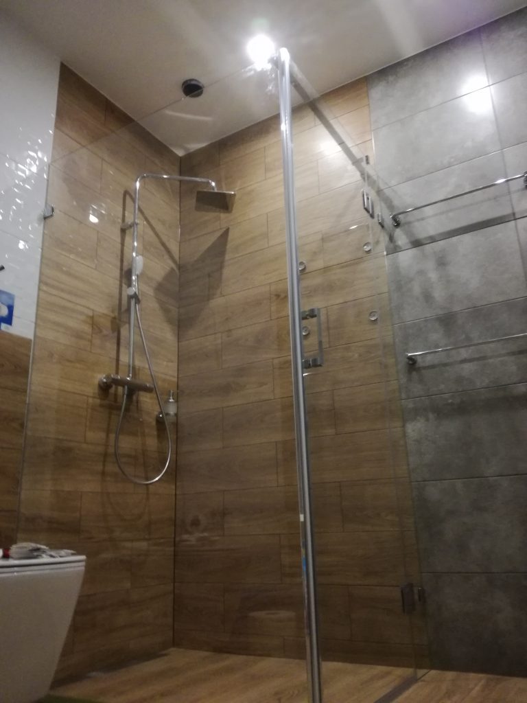 Eleganckie kabiny prysznicowe ze szkła