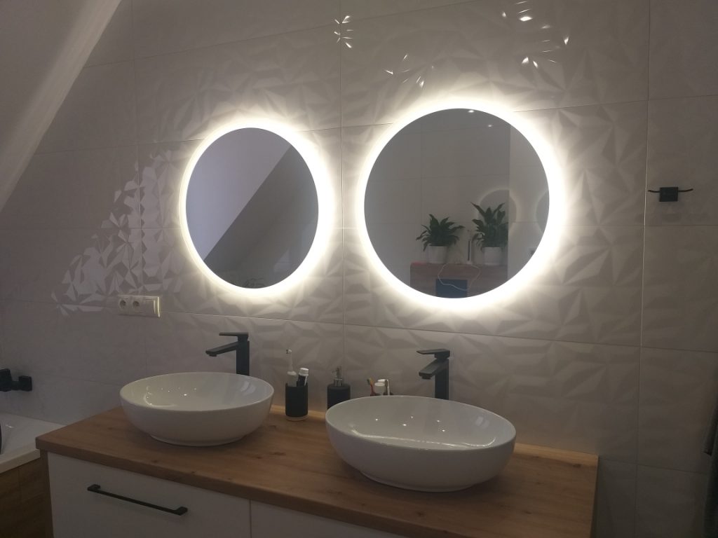 Lustra podświetlane – funkcjonalność i design
